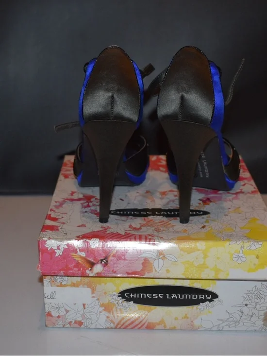 Chinese Laundry Blue and Burgundy T-Strap Heels - Picture 3 of 8